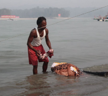 एमाले महाधिवेशनस्थलको लाल कायामा ओझेल परेका लाल खान